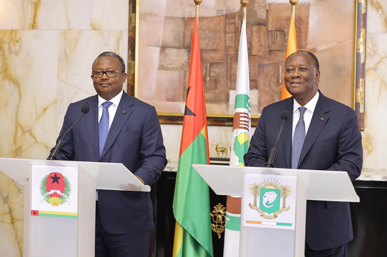 Le Président bissau-guinéen, Umaro Sissoco Embaló, en compagnie du Président ivoirien Alassane Ouattara, lors d'une mission officielle en Côte d'Ivoire