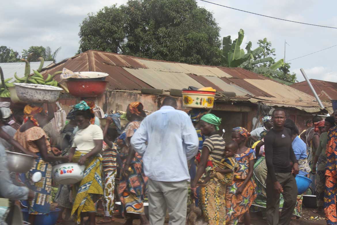 Un marché dans la banlieue de Cotonou