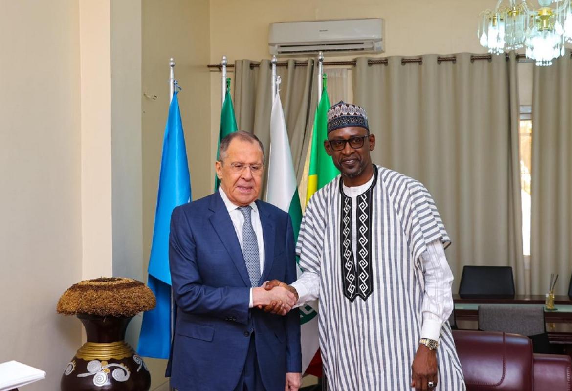 On the occasion of the first official visit to Mali, Tuesday, February 07, 2023, the Russian Minister of Foreign Affairs, Sergei Lavrov and the Malian Minister of Foreign Affairs, Abdoulaye Diop immortalizing the Russo-Malian friendship through a handshake