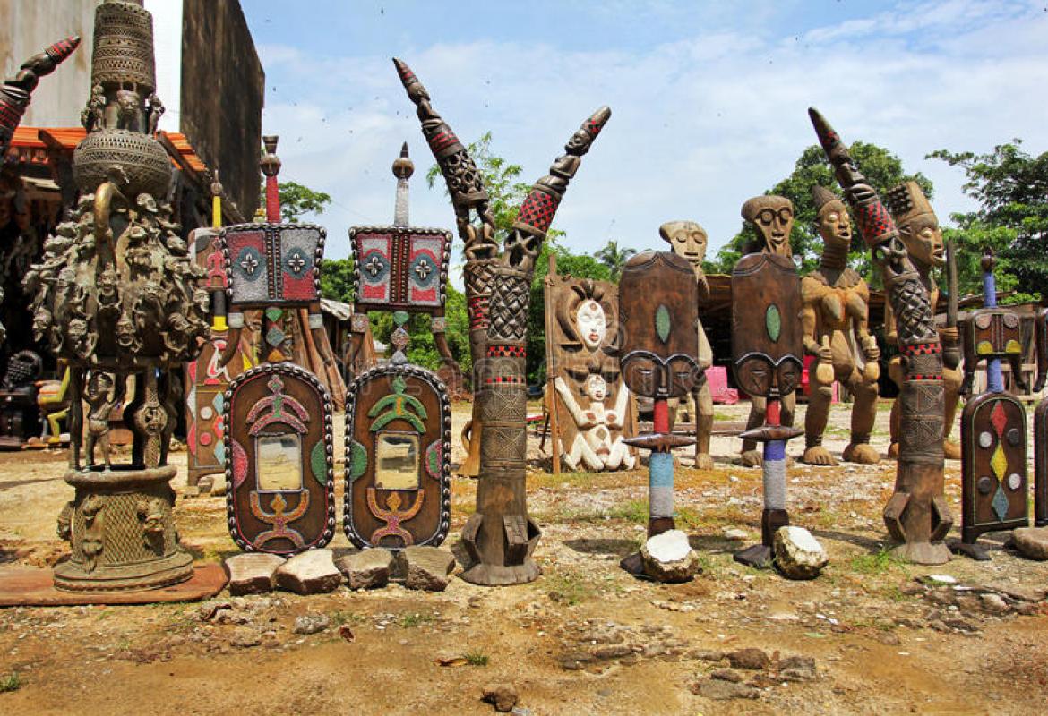 Marché artisanal de Douala au Cameroun.